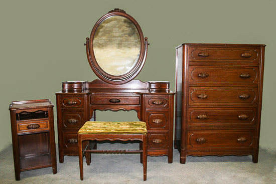1940 4-piece Bedroom Set  $150