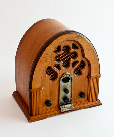 Cathedral Tabletop Antique Radio $25